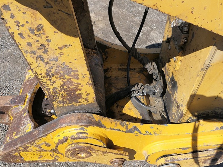 2013-caterpillar-336e-image-10