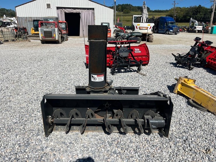 2019-bobcat-66"-sb200-snowblower-image-2