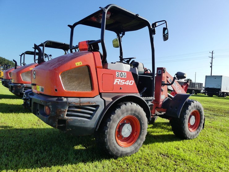 2021-kubota-r540-image-3