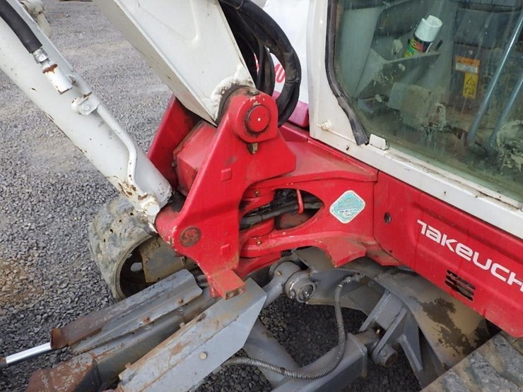 takeuchi-tb240-image-14