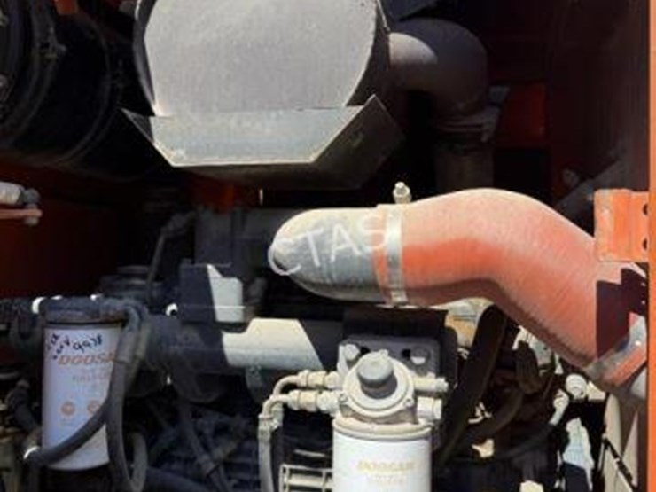 #221-•-doosan-wheel-loader-w/-bucket-image-7