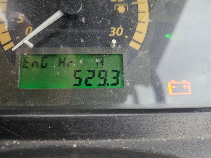 2015-john-deere-4044r-image-13
