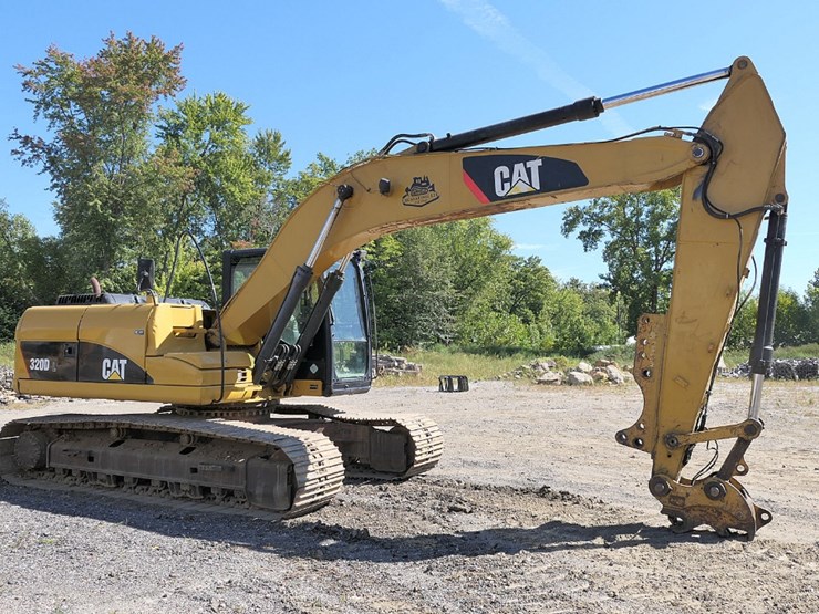 2011-caterpillar-320d-image-6