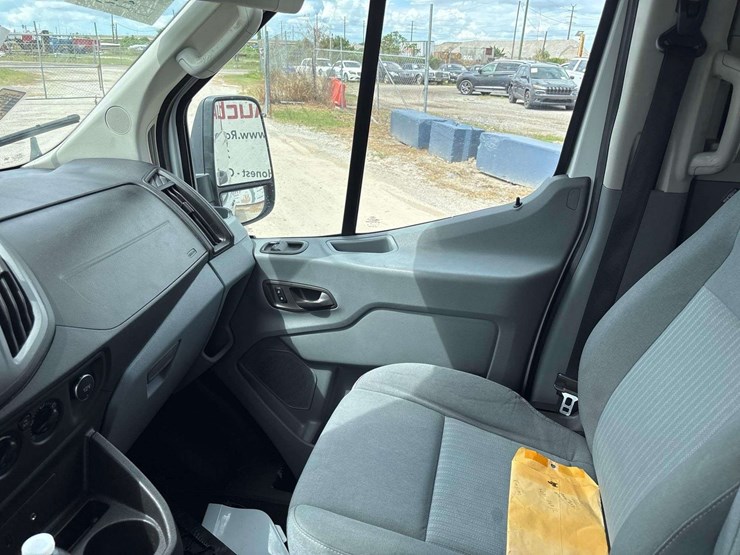 2015-ford-transit-image-11