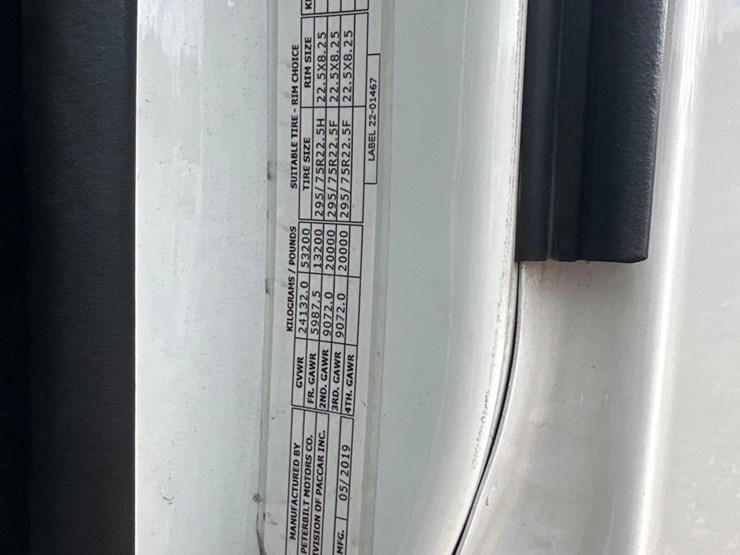 2020-peterbilt-579-image-18