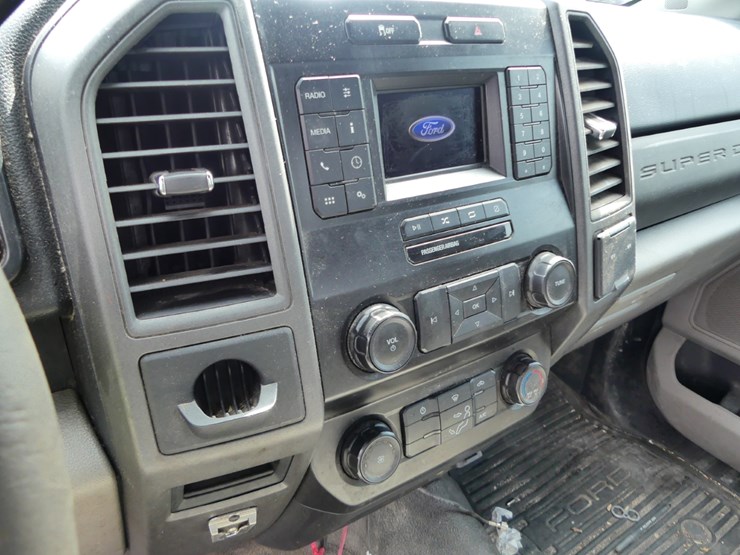 2021-ford-f350-xl-image-14