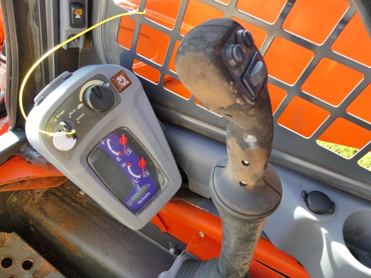 2021-kubota-ssv75-image-12