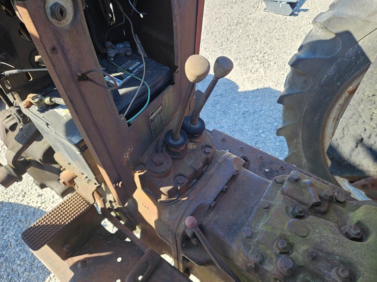 massey-ferguson-165-image-6
