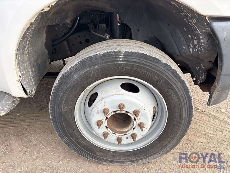 2003-ford-f550-image-38