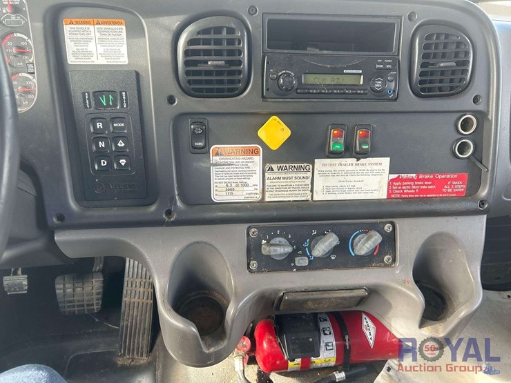 2015-freightliner-m2-106-altec-insulated-forestry-bucket-truck-image-16