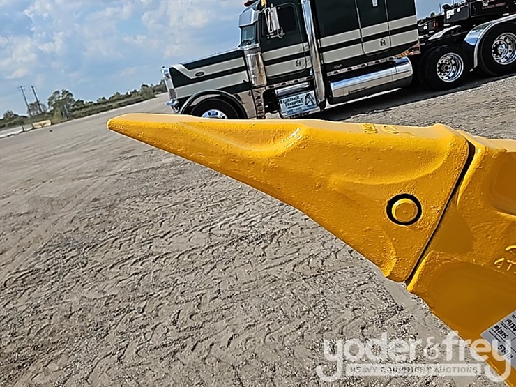 2025-caterpillar-336-image-10