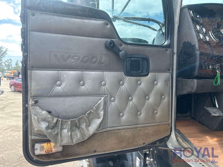 2005-kenworth-w900-image-5