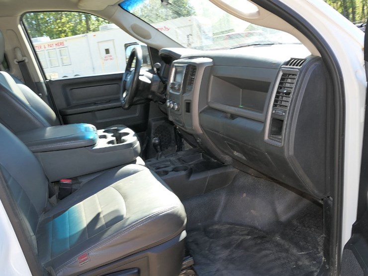 2017-dodge-ram-3500-image-21