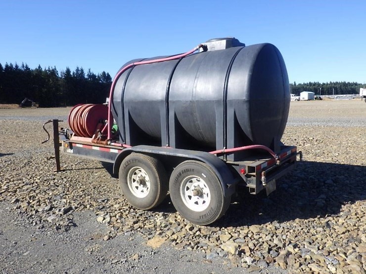 load-trail-12'-t/a-1,065-gallon-water-trailer-image-5