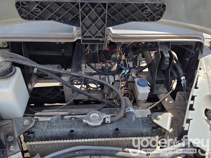 2019-club-car-carryall-1700-image-25