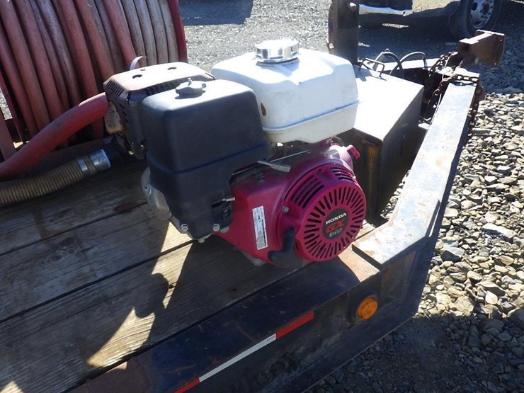 load-trail-12'-t/a-1,065-gallon-water-trailer-image-13