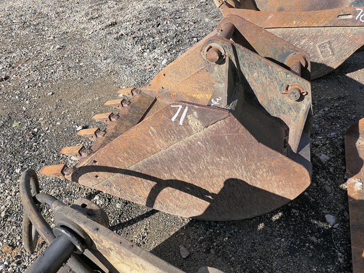 caterpillar-420-image-1