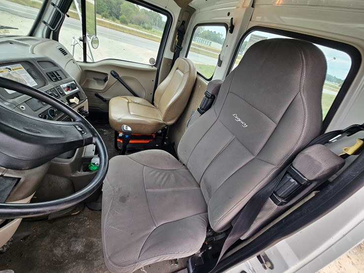 2008-sterling-l9500-image-52