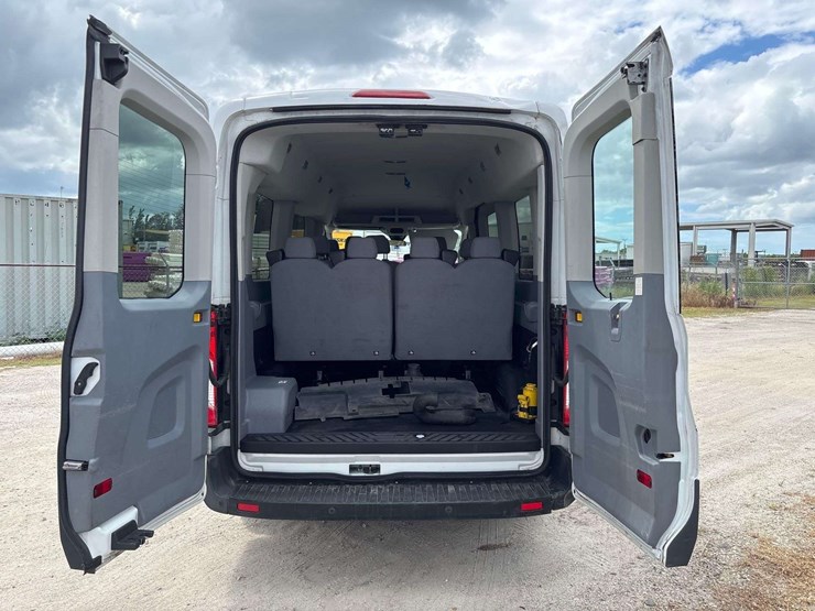 2015-ford-transit-image-12