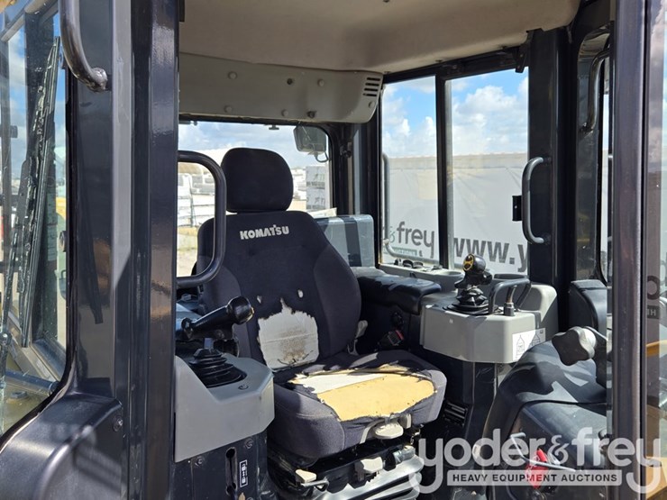 2018-komatsu-d61pxi-24-image-37