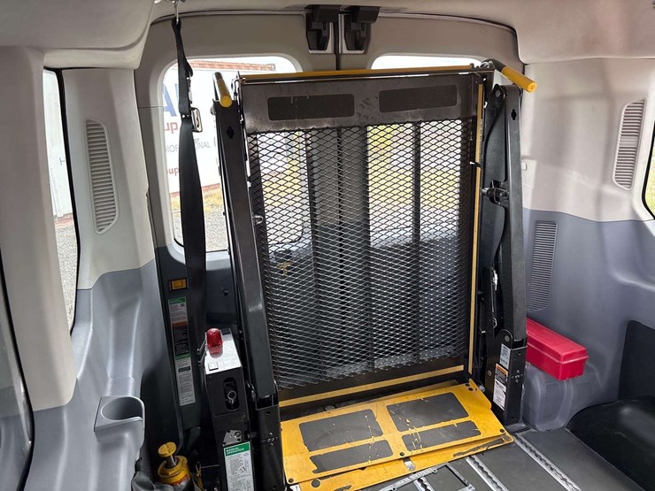 2015-ford-transit-image-23