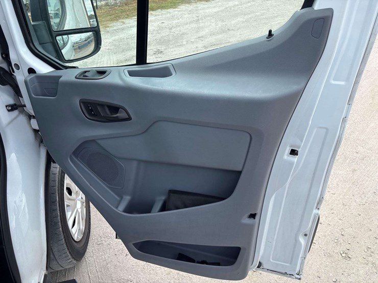 2015-ford-transit-image-17