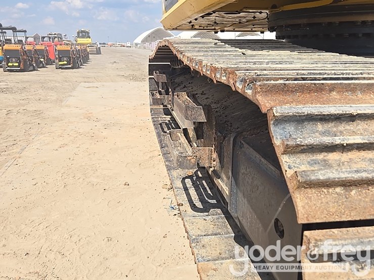 2022-komatsu-pc490-lc-11-image-35