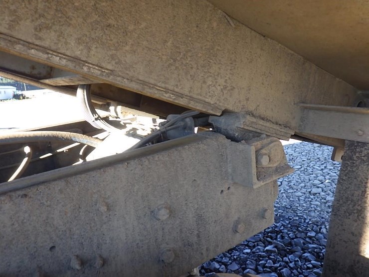 2009-international-5900i-17'-3-axle-dump-truck-image-12