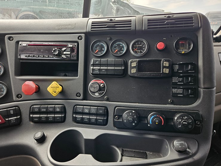2017-freightliner-cascadia-125-image-56