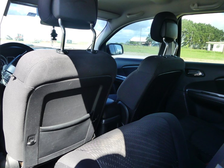 2012-dodge-journey-image-10