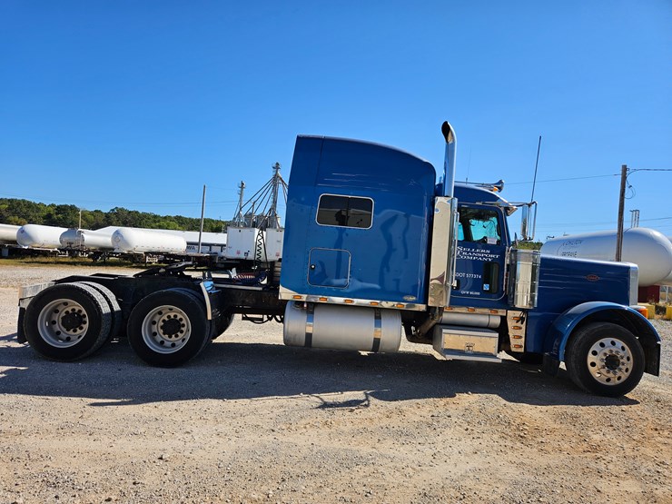2007-peterbilt-379-image-17