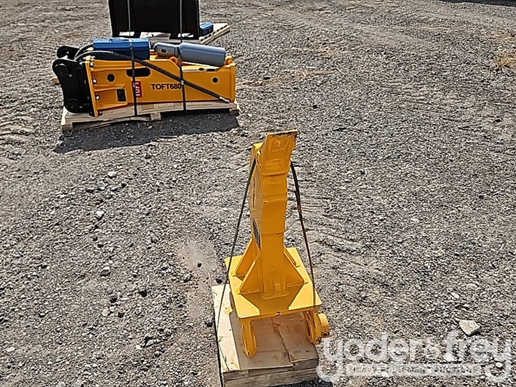 2025-caterpillar-305-image-8