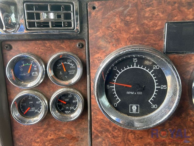 2005-kenworth-w900-image-8