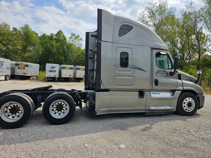 2017-freightliner-cascadia-125-image-20