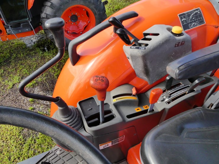 2019-kubota-m7060-image-12