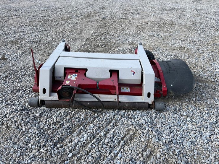 ventrac--60"-hm602-finish-mower-image-4