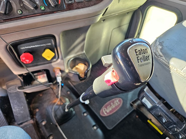 2013-peterbilt-389-image-69