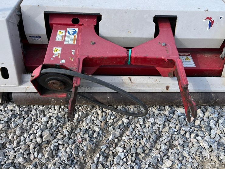ventrac--60"-hm602-finish-mower-image-12