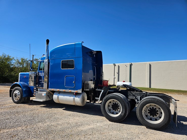 2007-peterbilt-379-image-9