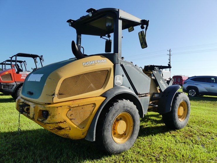 2015-deere-204k-image-3