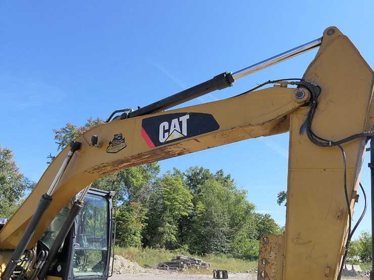 2011-caterpillar-320d-image-13