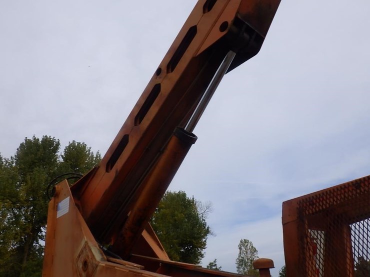 lull-644tt-34-telescopic-reach-lift-image-8