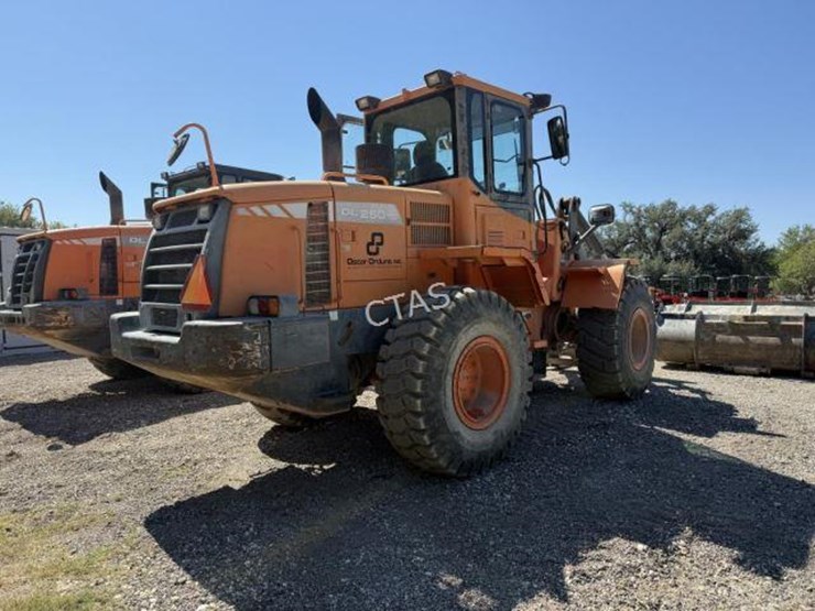 #221-•-doosan-wheel-loader-w/-bucket-image-3