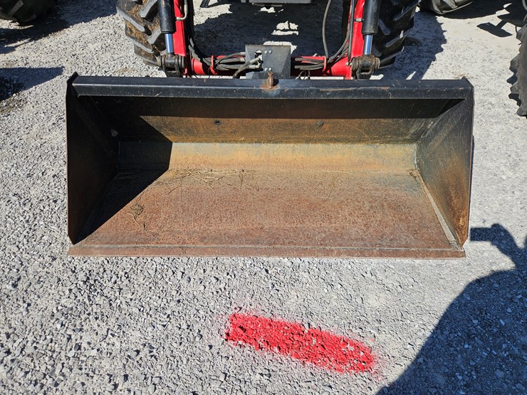 2015-massey-ferguson-4709-image-3
