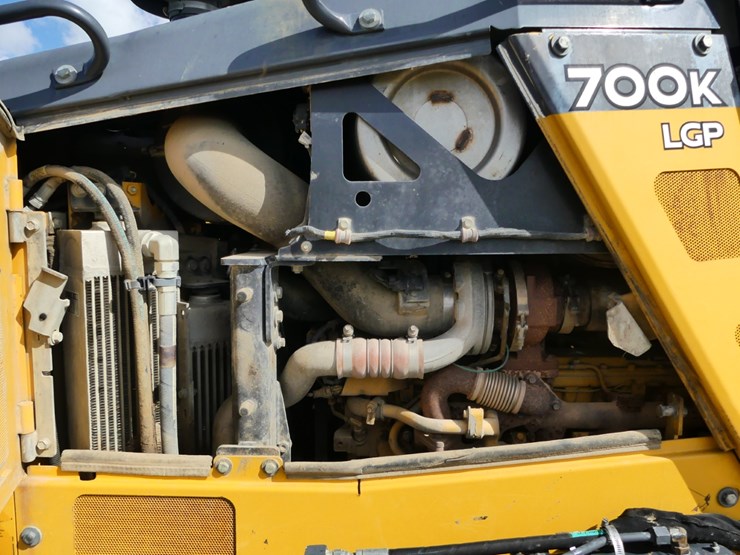2016-deere-700k-image-9
