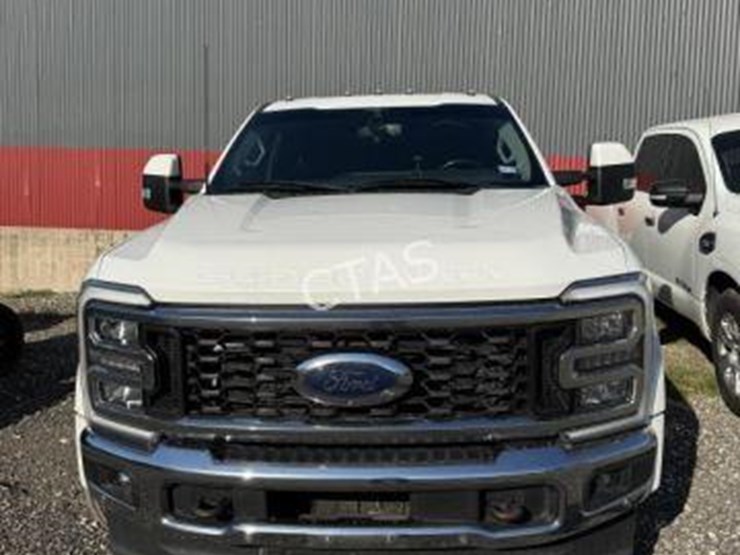 2023-ford-f450-image-2