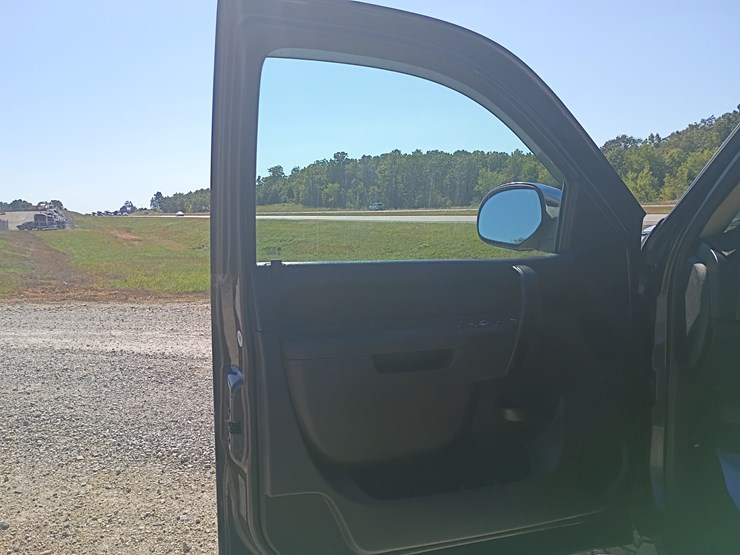 2010-chevrolet-silverado-1500-image-25