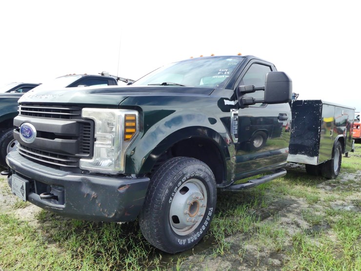 2019-ford-f350-xl-image-1