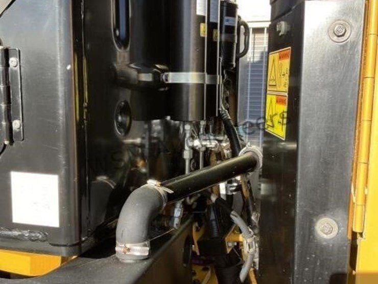 2012-caterpillar-12m2-image-15