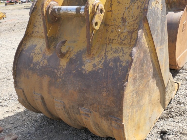 caterpillar-235-image-5